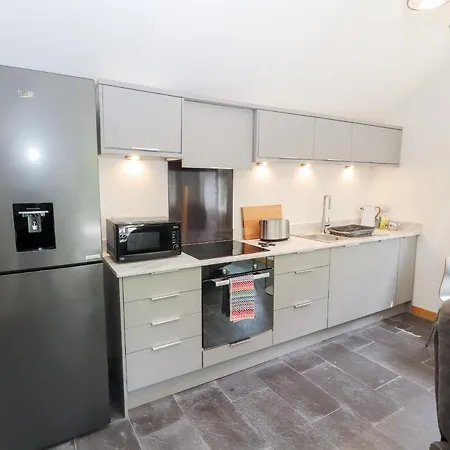 度假居 Lands Brow Red Dial