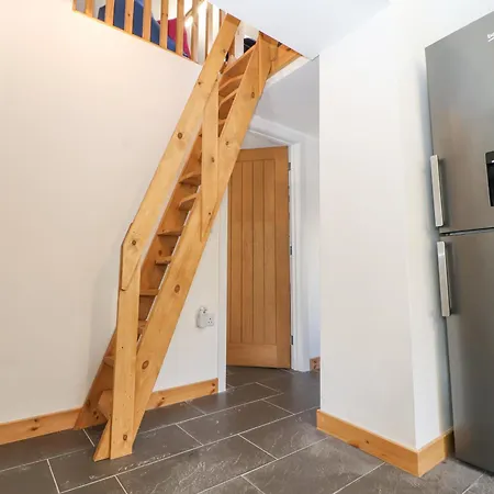 度假居 Lands Brow Red Dial